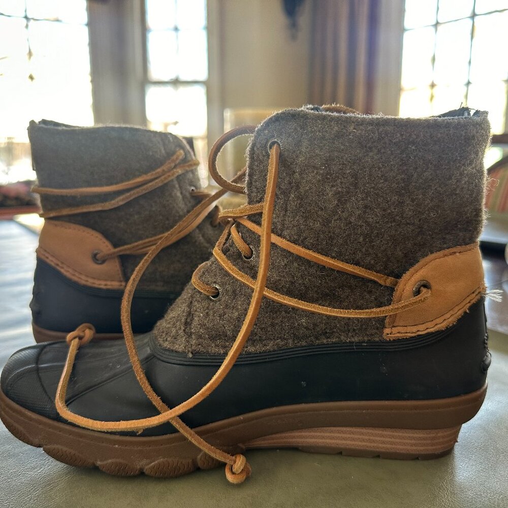 Saltwater Wedge Tide Wool Duck Boot	Size: 8M